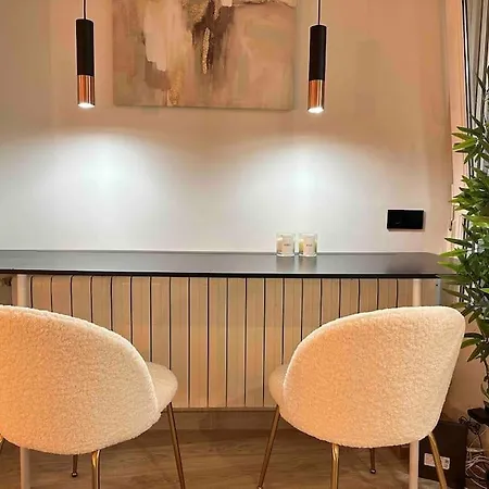 Amazing Suite, Center